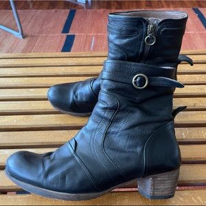 Argila black booties. Made in Spain.